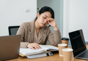 工作忙碌睡眠不足_600x400